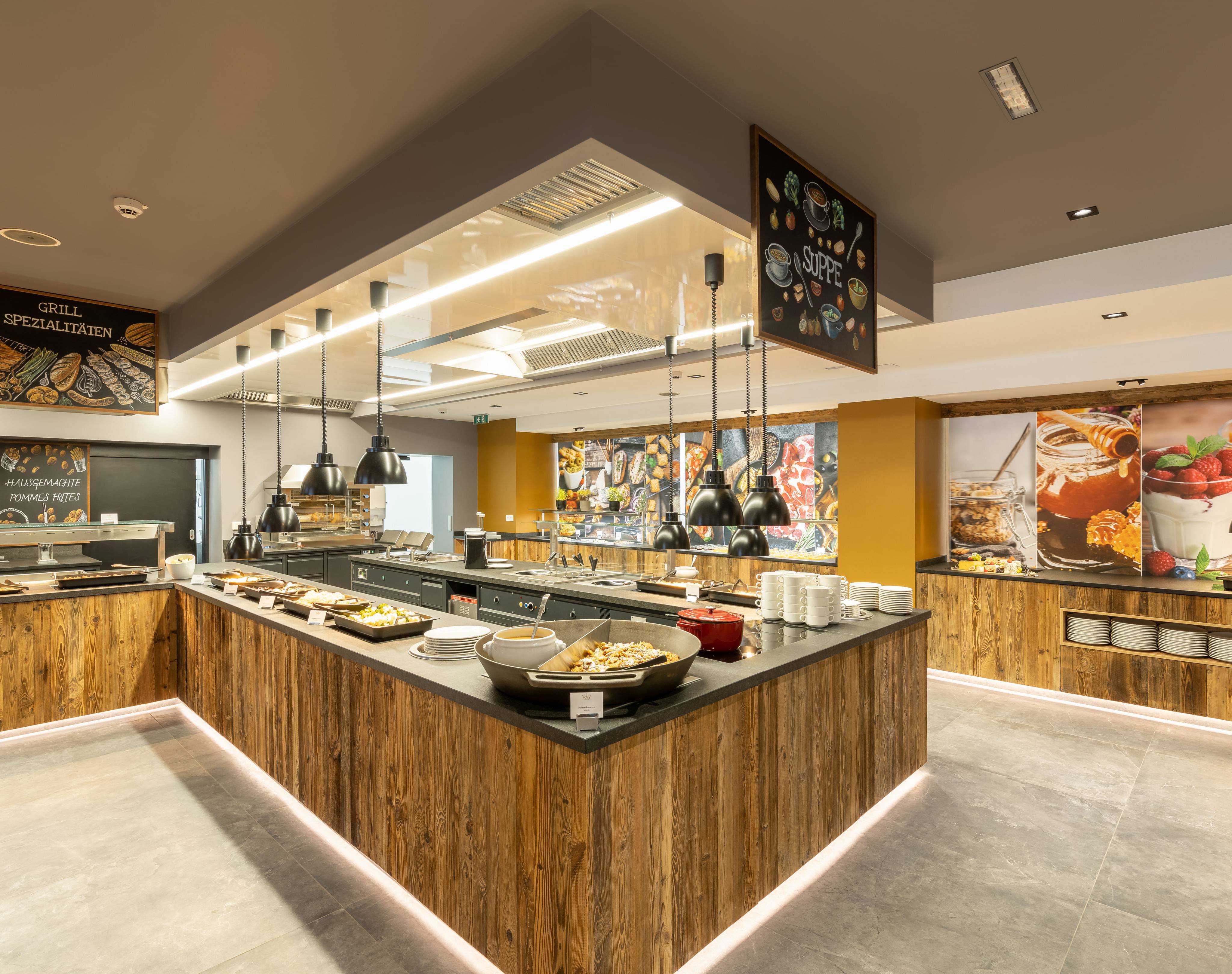 Spacious buffet area at the Familotel Kaiserhof in Berwang.