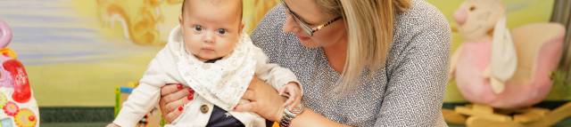 Baby im Babyland des Familotel Kaiserhof in Tirol