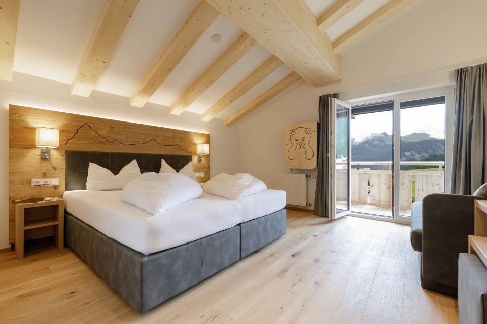 Doppelzimmer mit Balkon im Familotel Kaiserhof in Tirol
