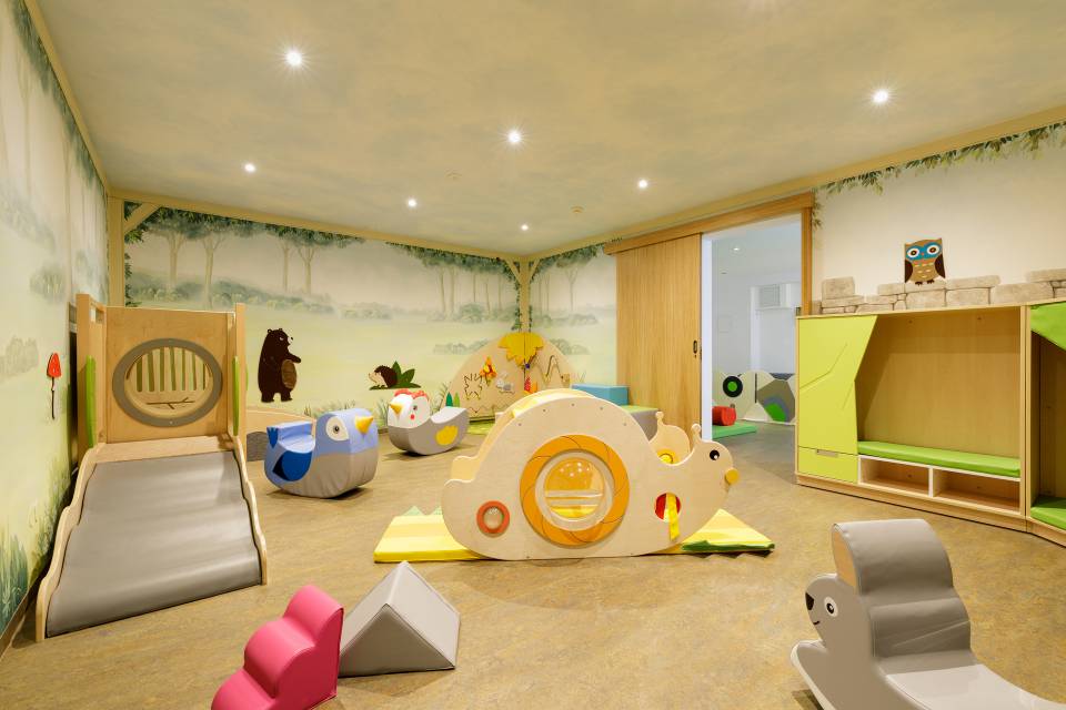 Baby World – Discover the World with Bambi, Bunny, and Owl - Familotel Kaiserhof