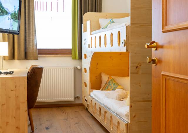 Kinderstockbett im Familotel Kaiserhof in Tirol