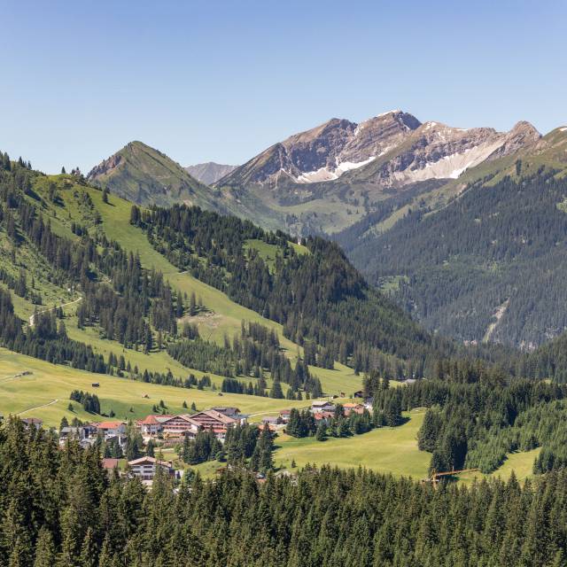 Panoramablick über das Tal Berwang in Tirol