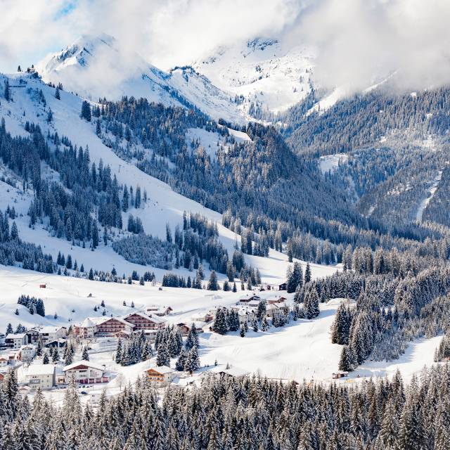 Verschneites Berwang in Tirol