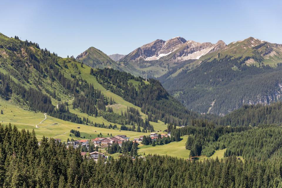 Panoramablick über das Tal Berwang in Tirol