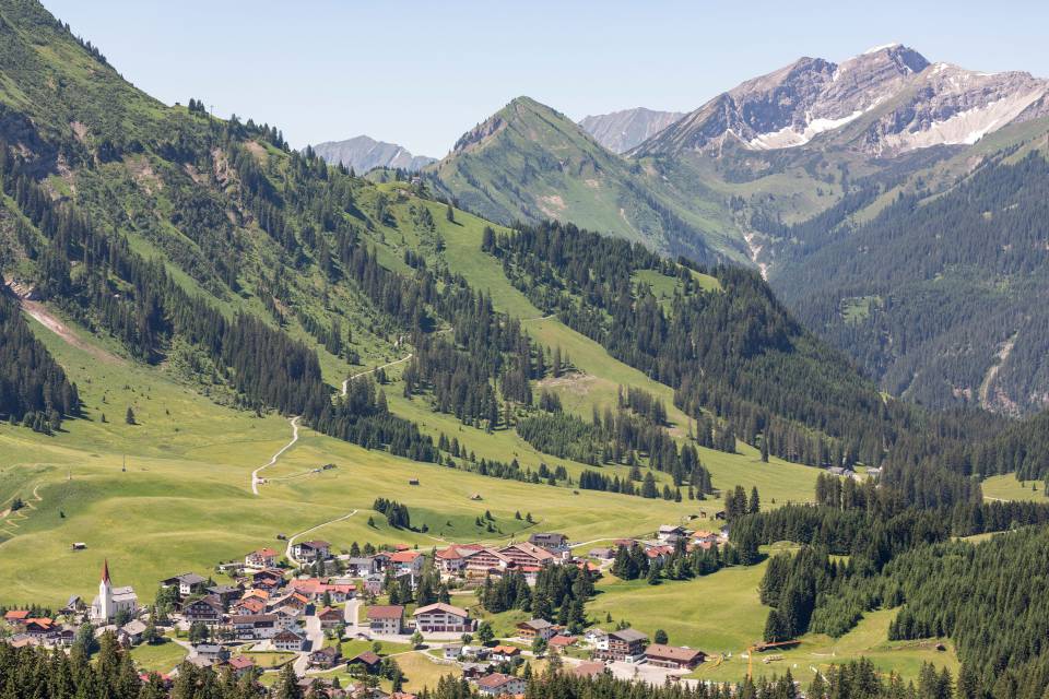 Outdoor vacation in the most beautiful mountain landscape. - Familotel Kaiserhof