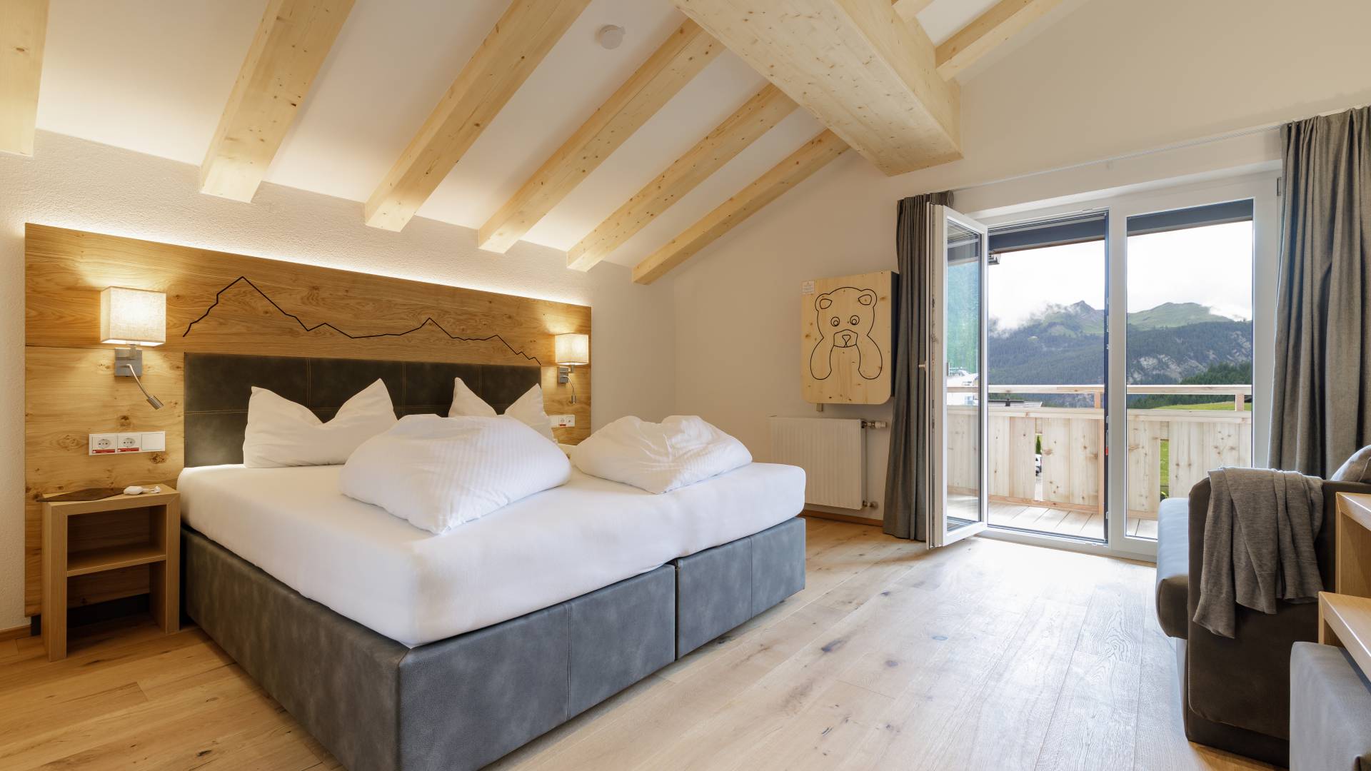 Doppelzimmer mit Balkon im Familotel Kaiserhof in Tirol