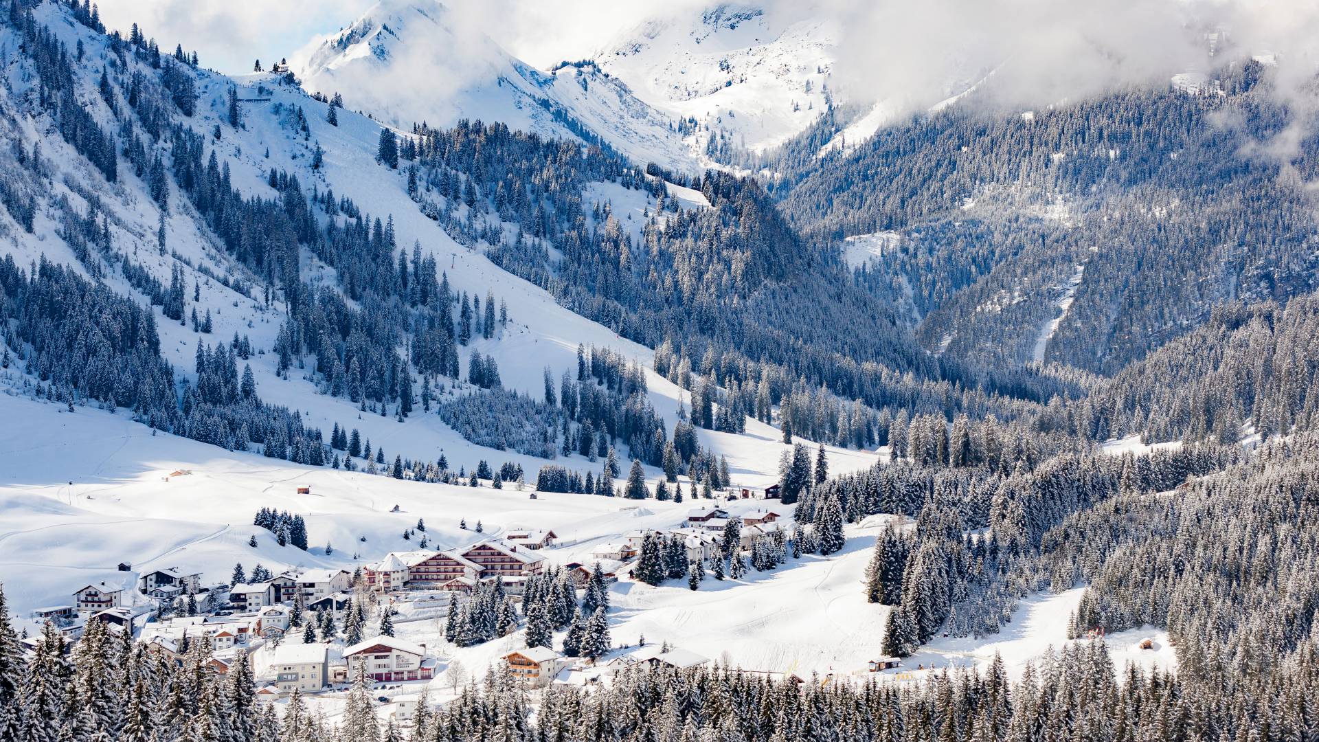 Verschneites Berwang in Tirol
